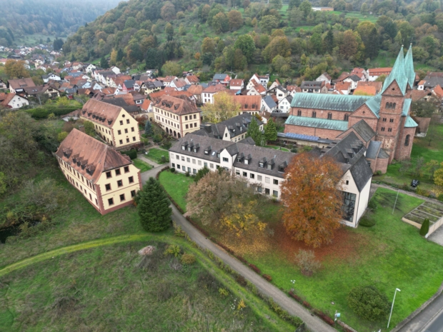 Gesamte Liegenschaft