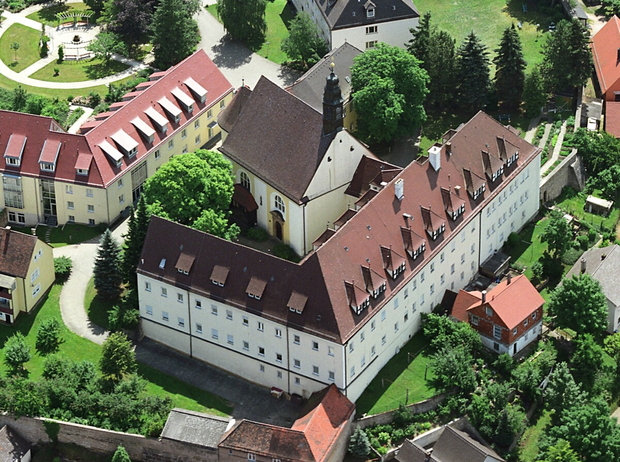Historisches Klosterensemble mit Entwicklungspotenzial – Kloster Marienburg, Marienheim 